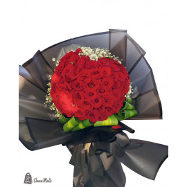 باقة جوري قلب أحمر عدد 80 مع أكسسوارات  و جيبسوفيل..