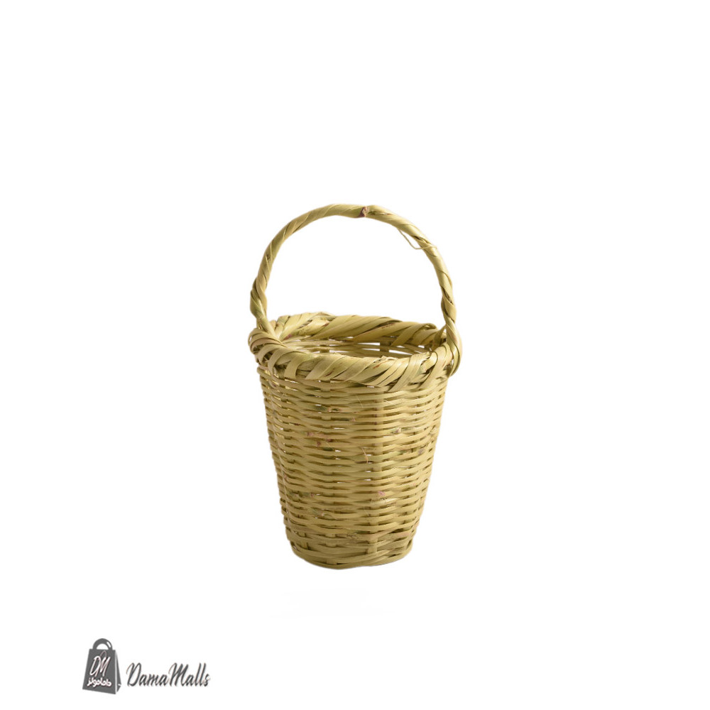 سلة قش طويلة