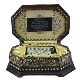 صندوق حفر مع مصحف صغير 